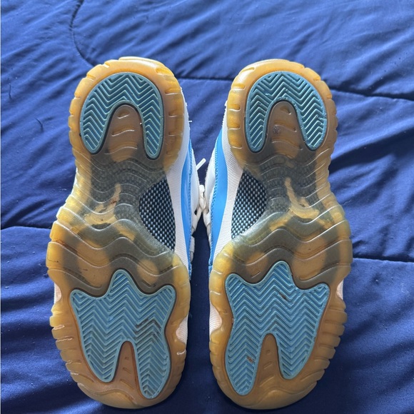 Jordan Kids White and Blue Sneakers - Picture 7 of 7